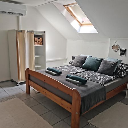 Apartman Rosé Eger Esterno foto