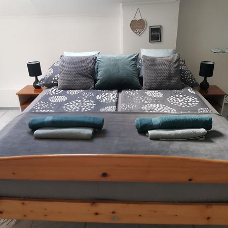 Apartman Rosé Eger Esterno foto