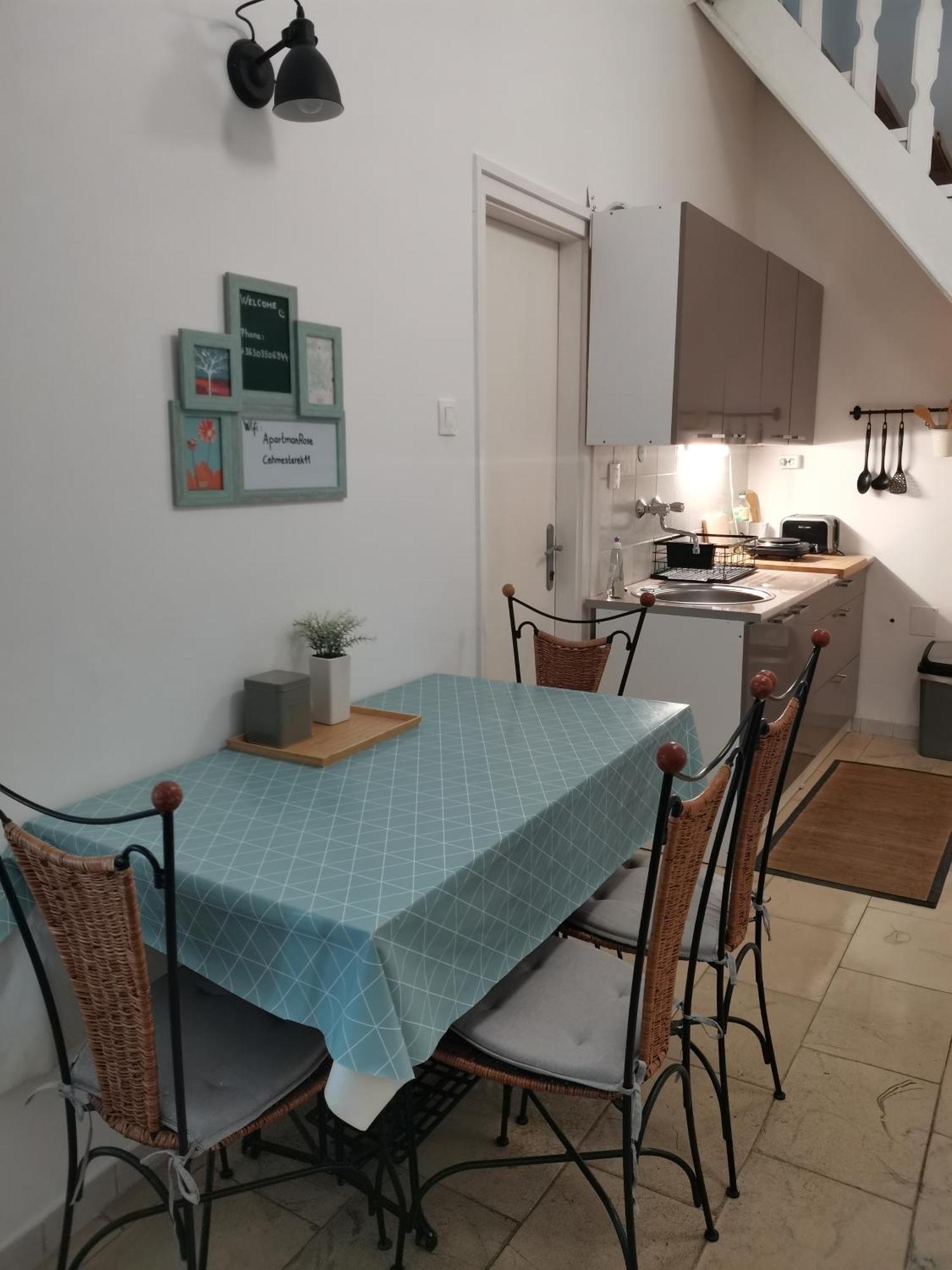 Apartman Rosé Eger Esterno foto