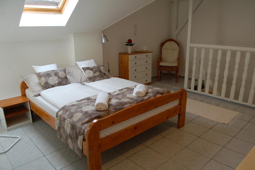 Apartman Rosé Eger Esterno foto