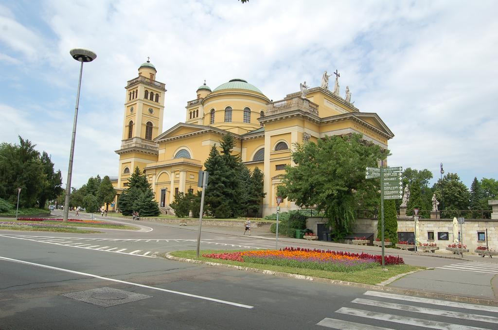 Apartman Rosé Eger Esterno foto