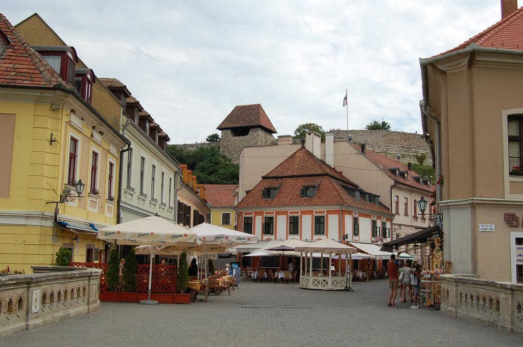 Apartman Rosé Eger Esterno foto