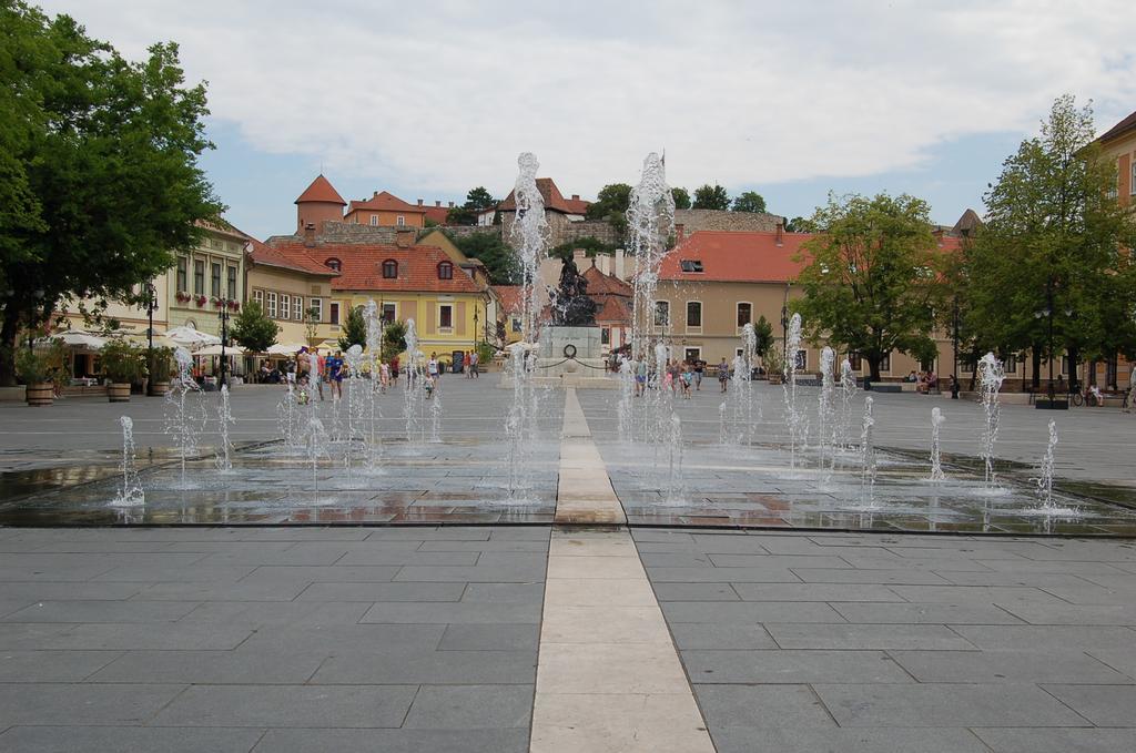 Apartman Rosé Eger Esterno foto