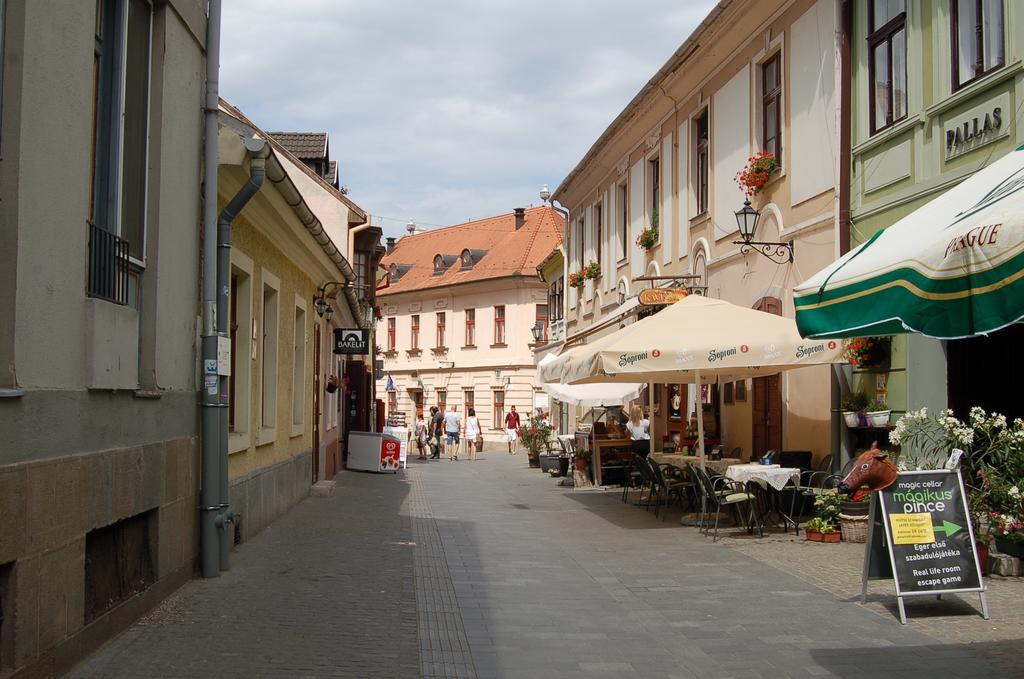 Apartman Rosé Eger Esterno foto